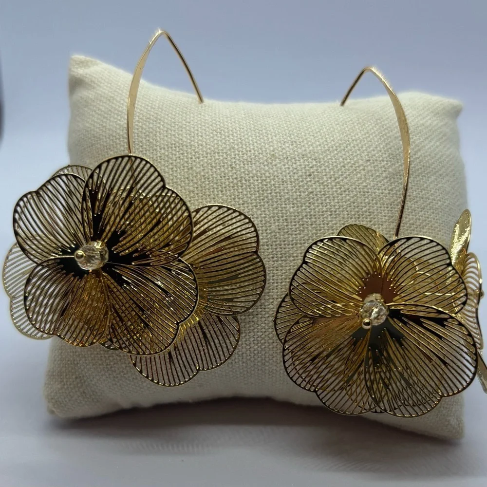 Gold Floral Wire Drop Earrings β Lightweight Statement Dangle Earrings β New - Picture 1 of 3